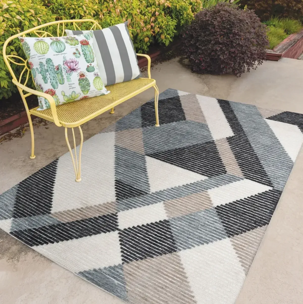 Cybal 5 X 8 Indoor/Outdoor Area Rug - Gray