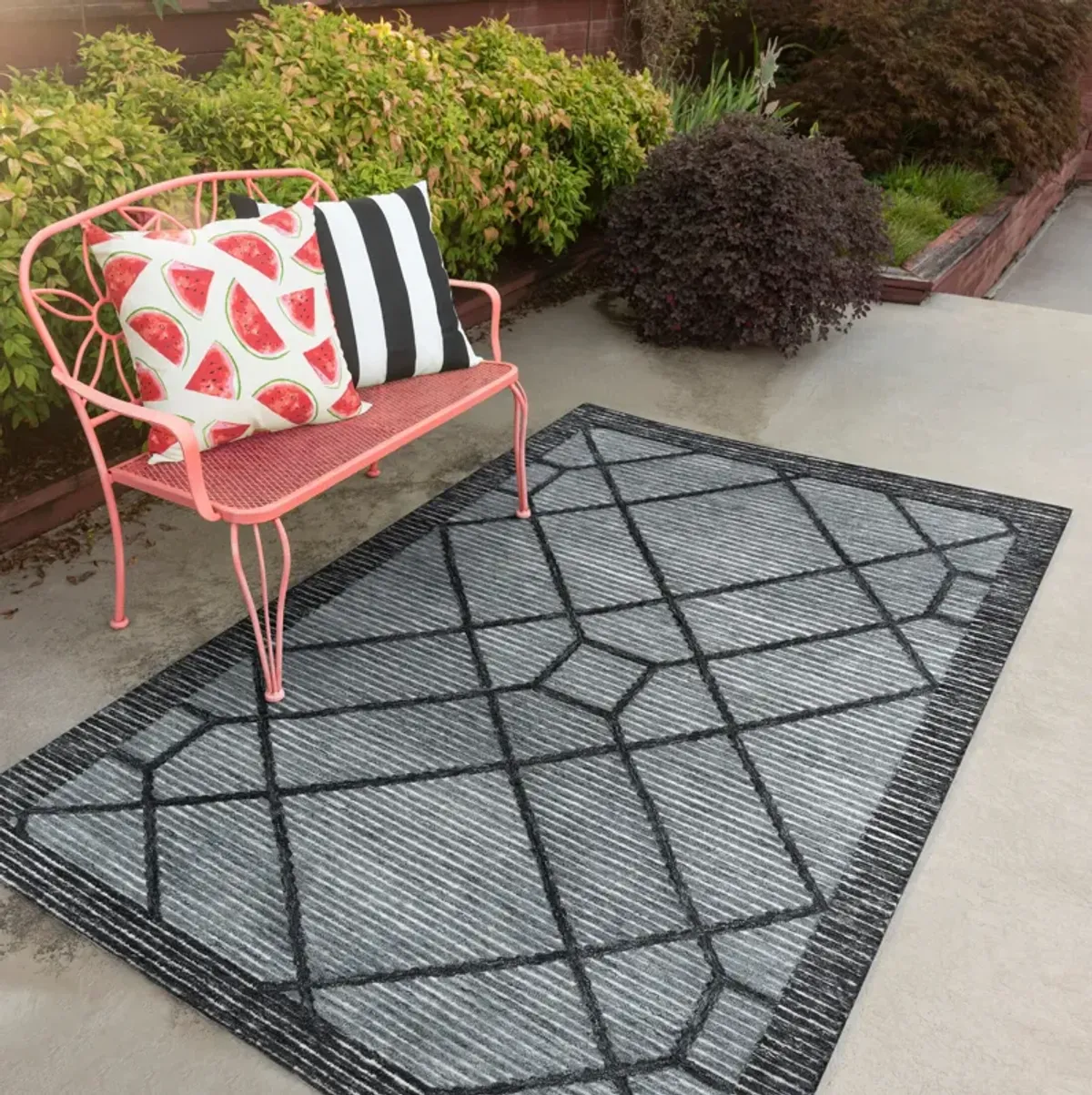 Deja 5 X 8 Indoor/Outdoor Area Rug - Gray