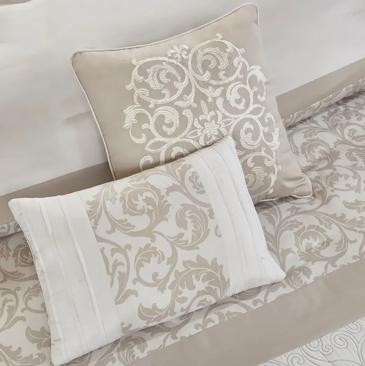 Delphine Queen Comforter Set