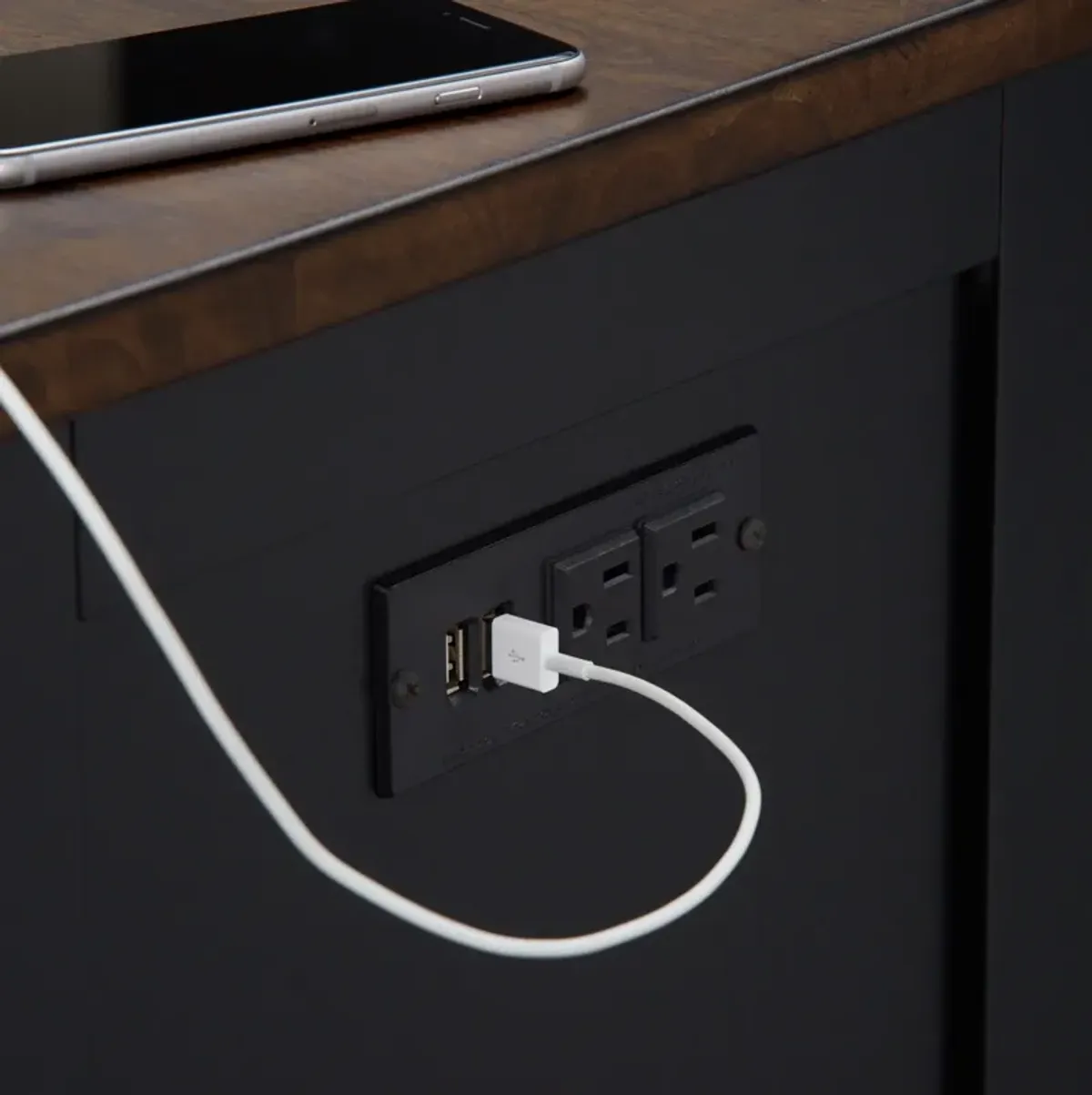 Maxwell Server with USB Charging - Black