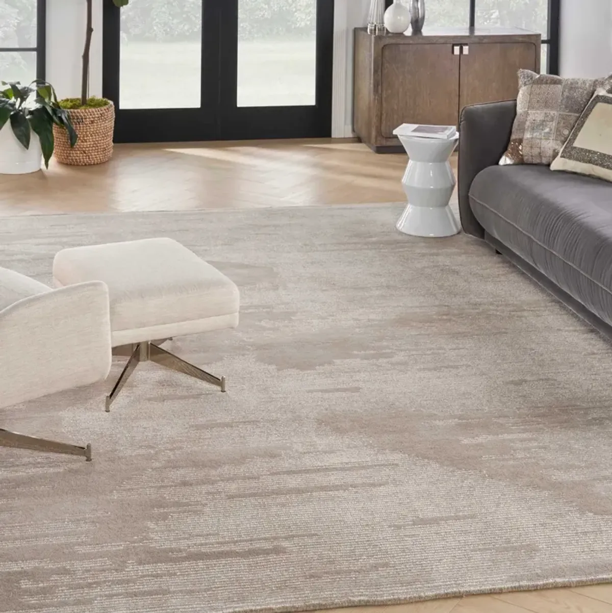 Valley 4' X 6' Area Rug by Michael Amini - Taupe/Ivory