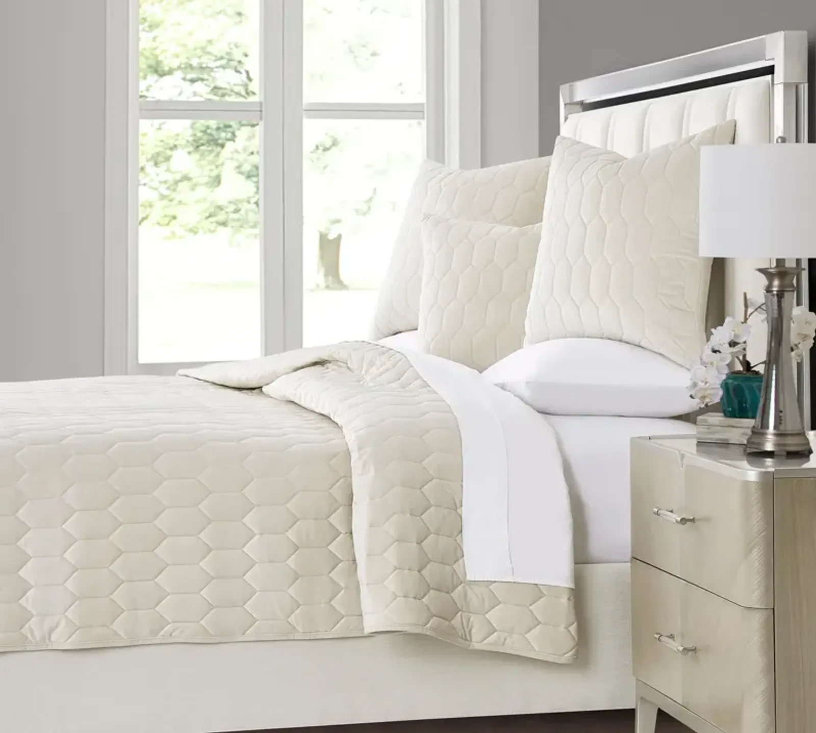 Niagra 3-Piece Queen Quilt Set by Michael Amini