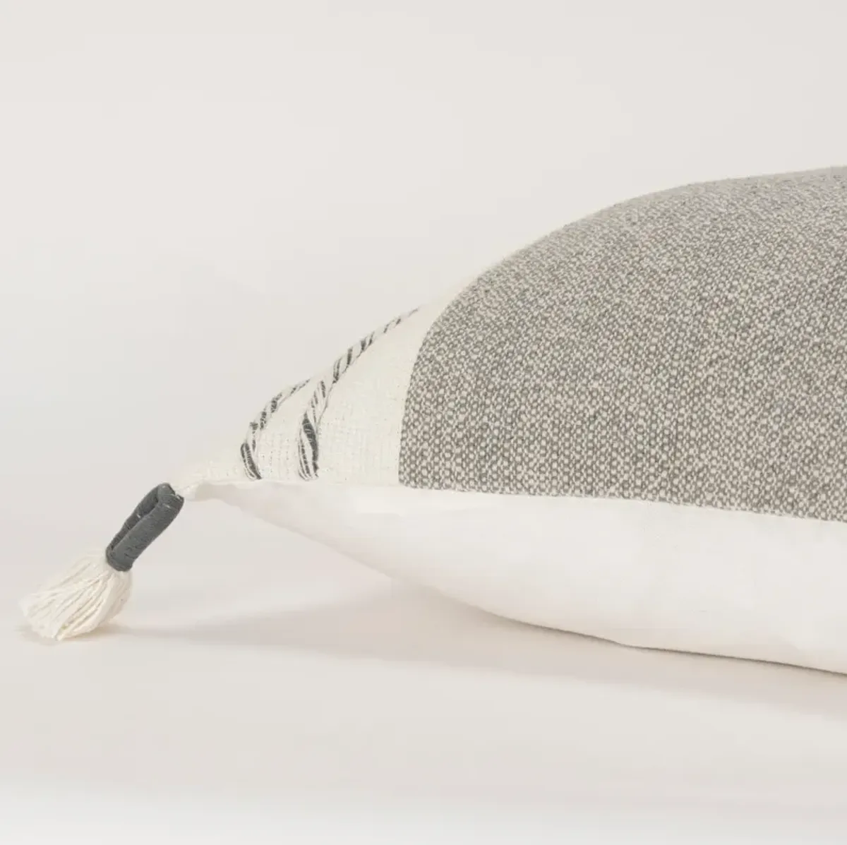 Amarah 20" X 20" Pillow - Gray