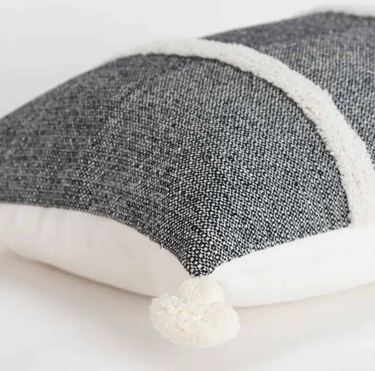 Kenia 14" X 26" Pillow - Black