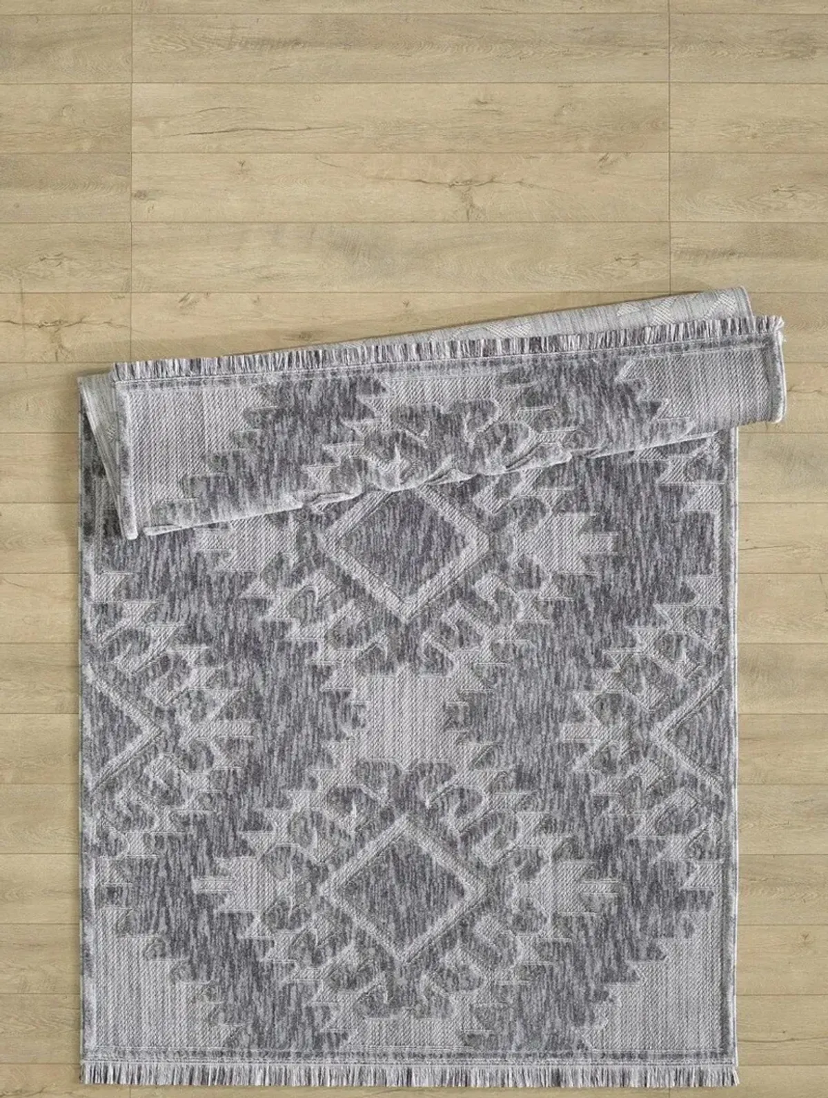 Jeni 5' x 7' Area Rug - Gray