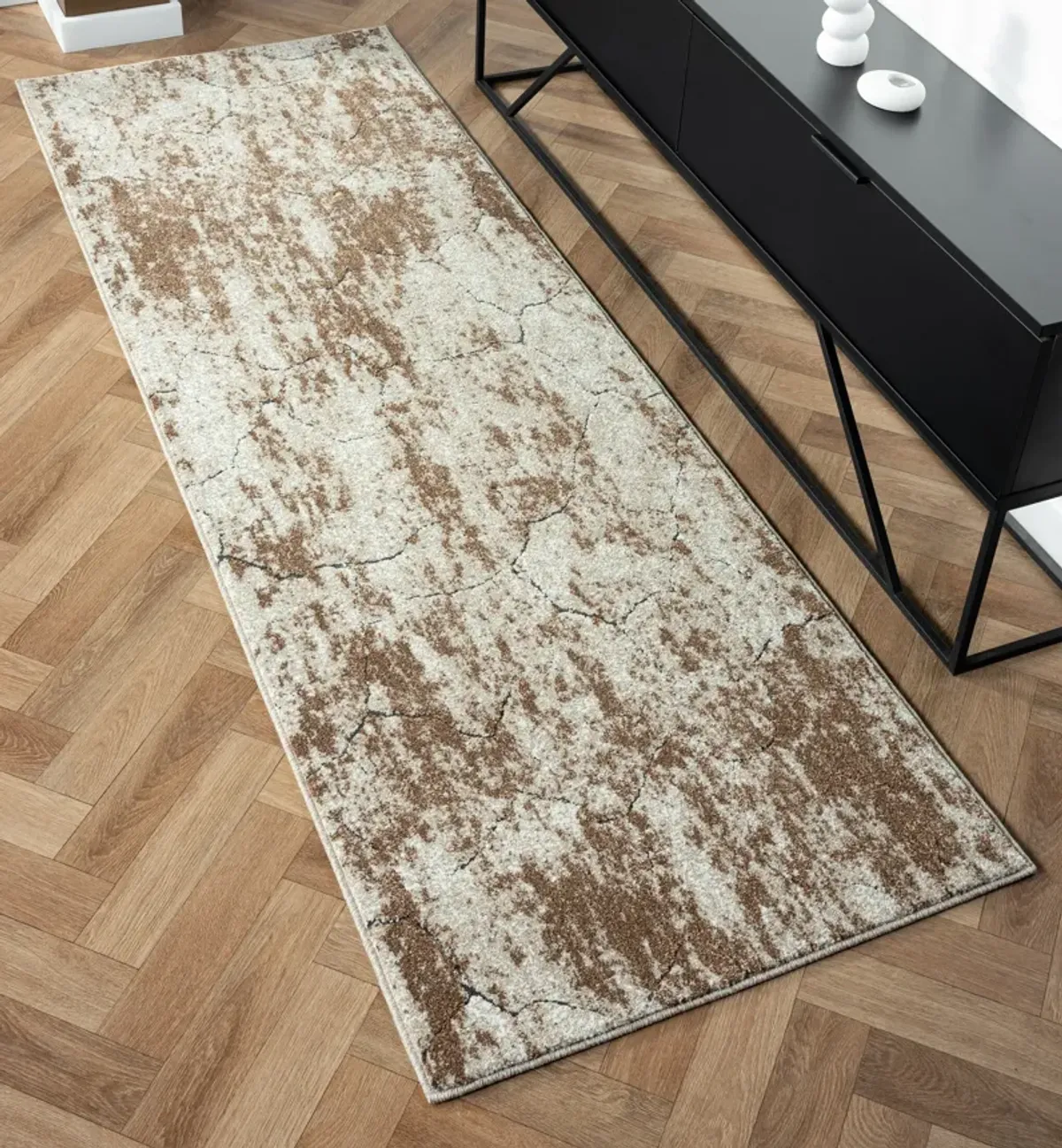 Saterlee 2' x 8' Runner - Cream/Brown