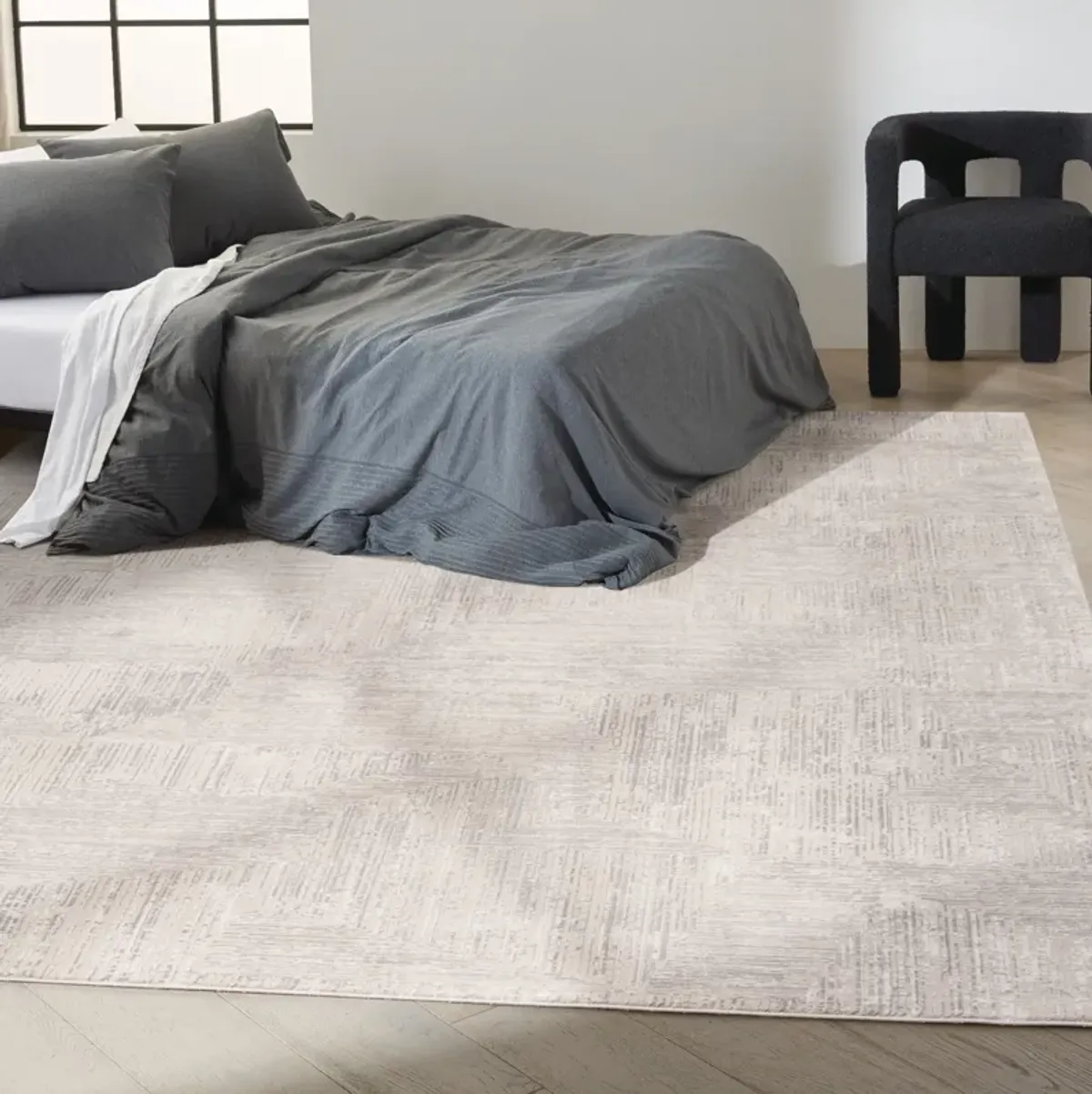 Genova 4' x 6' Area Rug - Silver