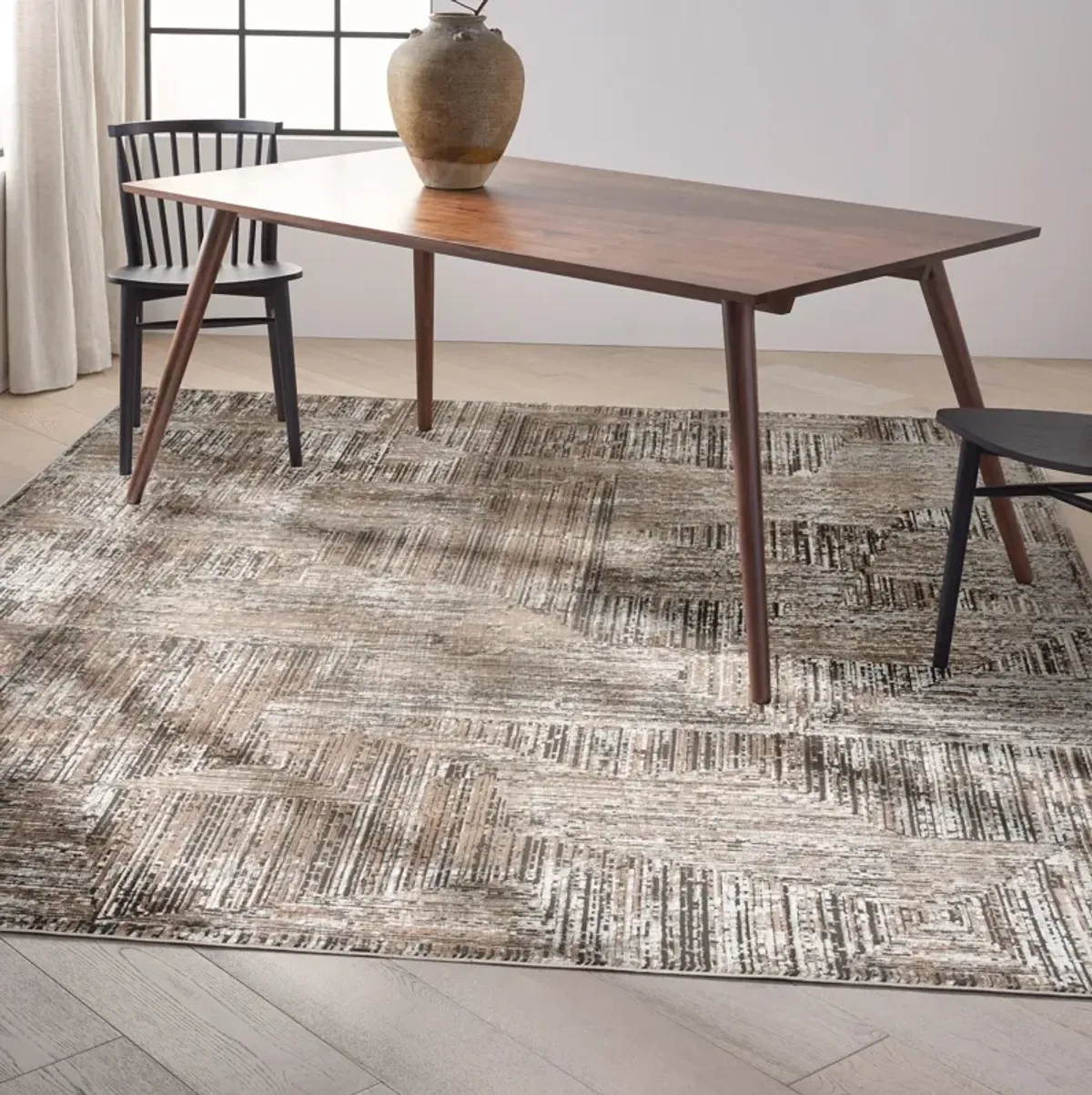 Genova 4' x 6' Area Rug - Black/Ivory