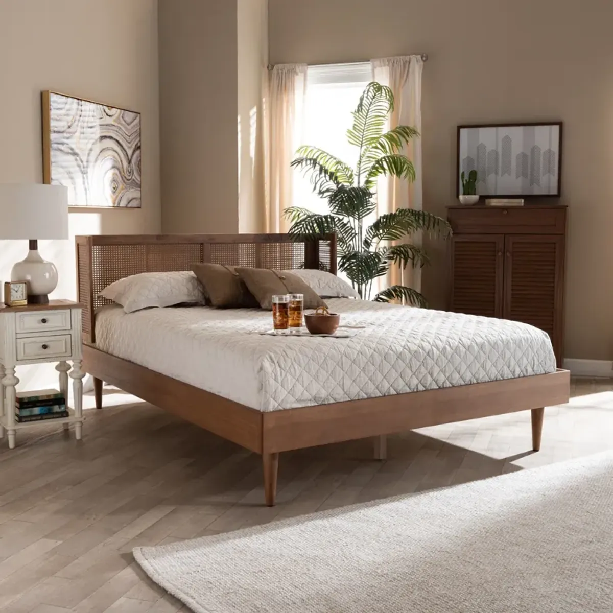 Sheniah Queen Platform Bed - Ash Walnut