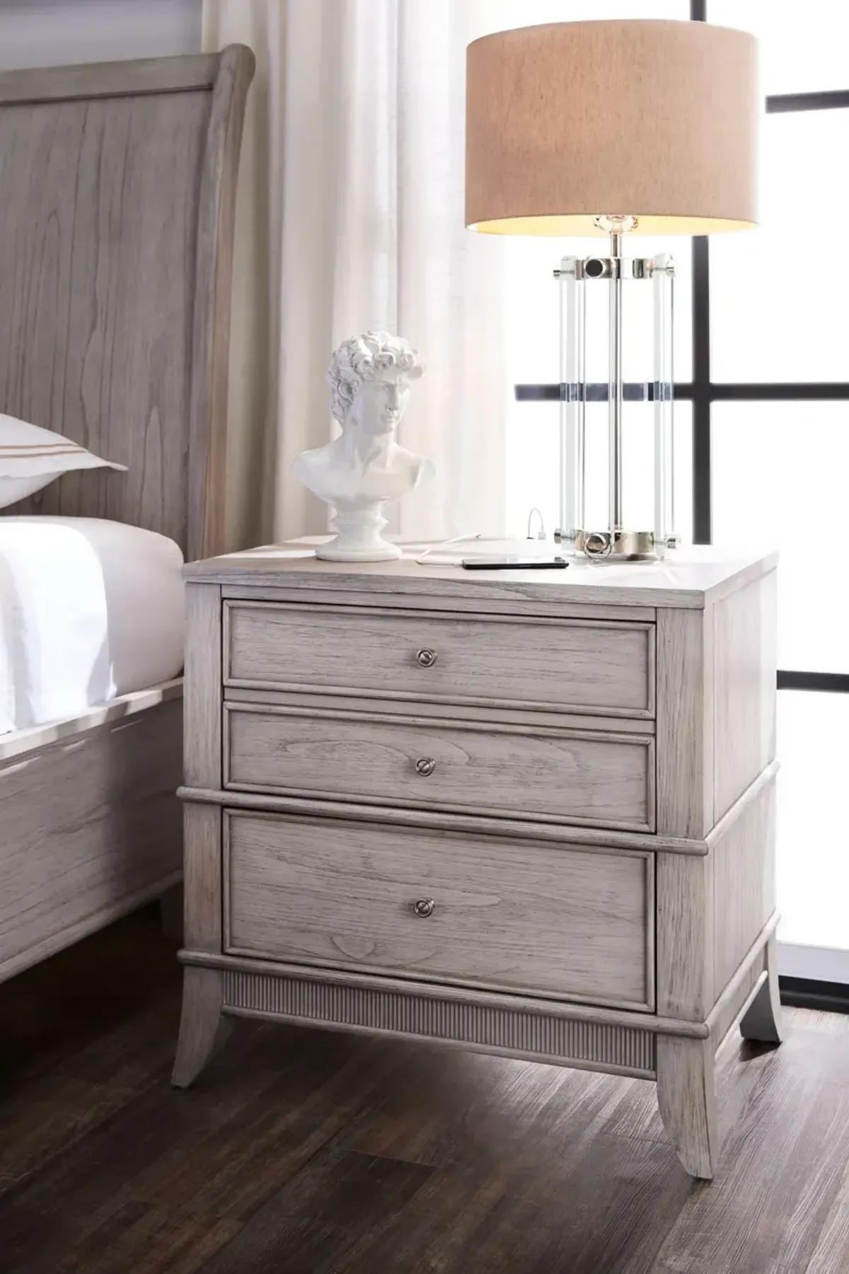 Hazel 6-Piece Queen Bedroom Set with 2-Drawer Nightstand, Dresser and Mirror - Water White