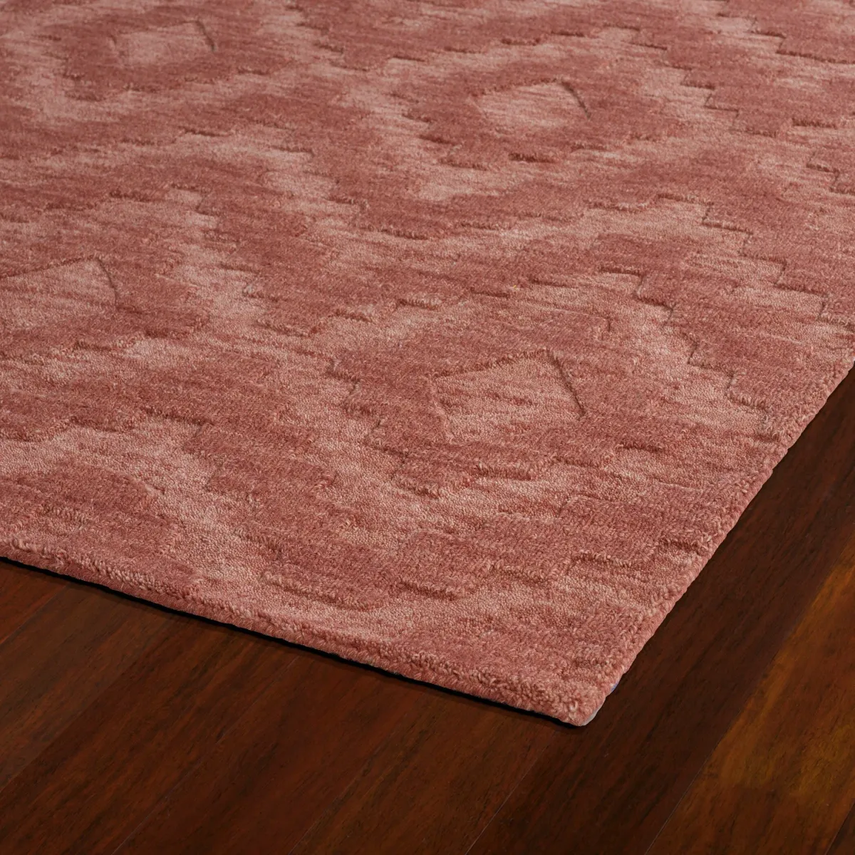 Valiant 2' x 3' Area Rug - Rose