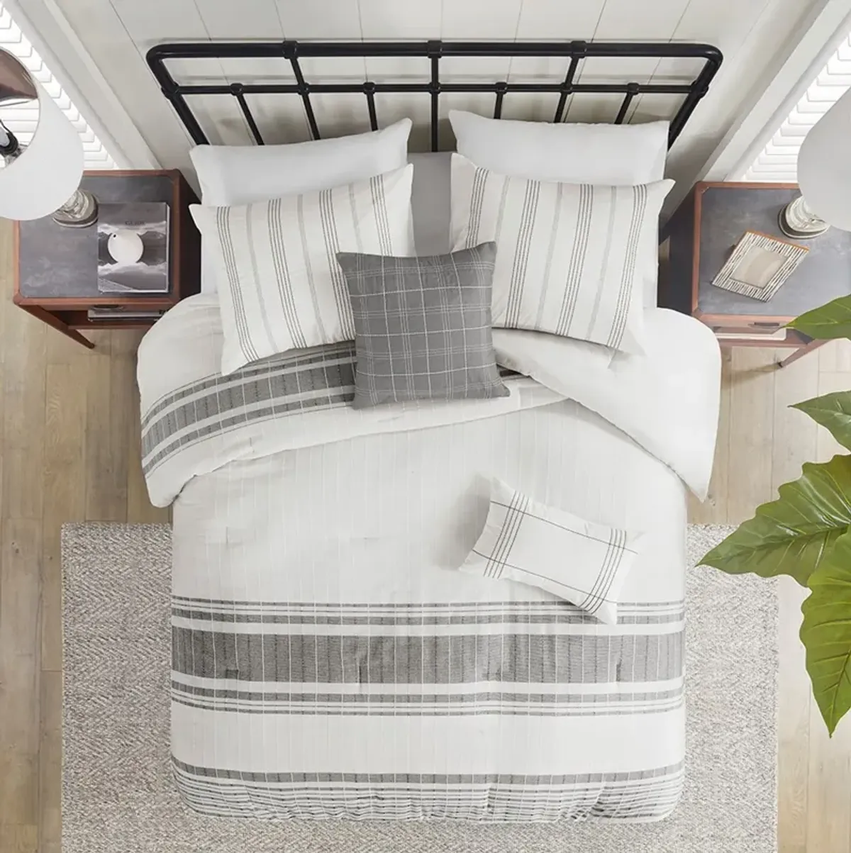 Emily Queen Comforter Set - White/Gray