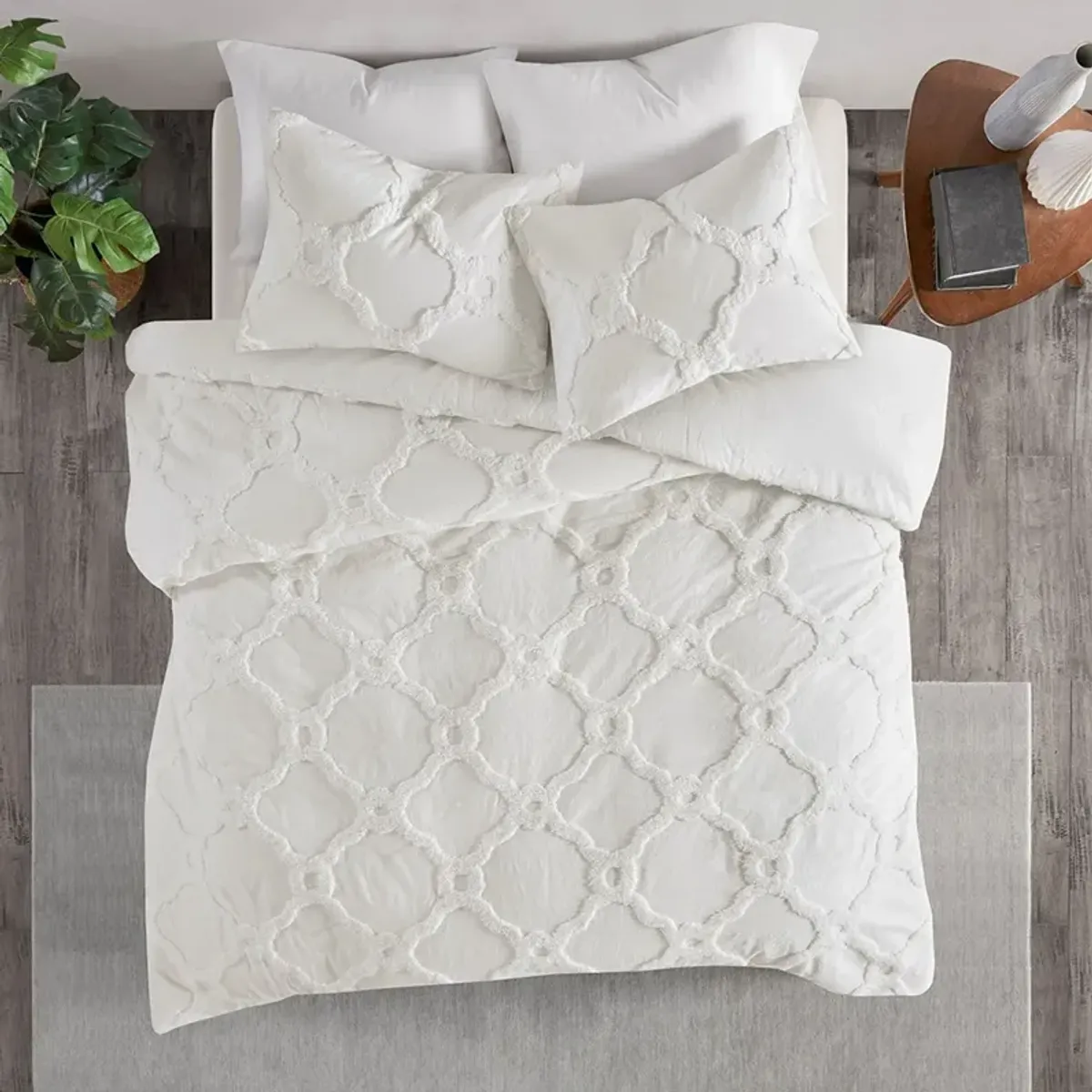 Makayla King/California King Comforter Set - White