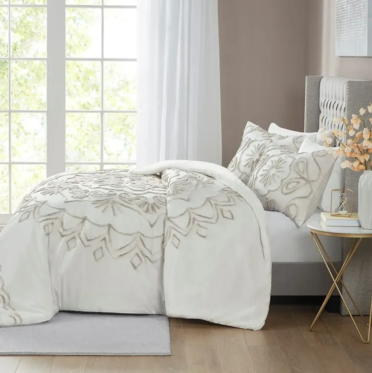 Kimbra Full/Queen Comforter Set - White/Taupe