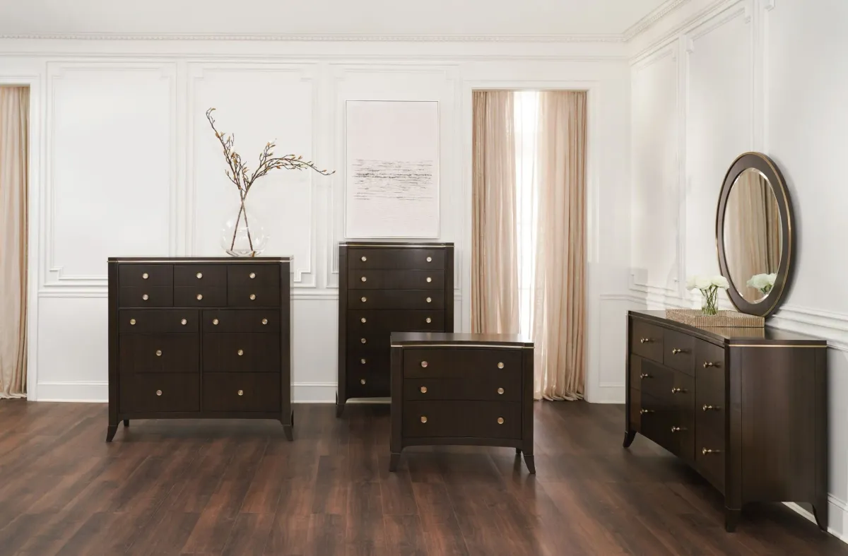 Manhattan Grand Chest