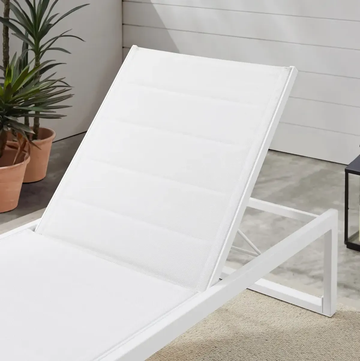 South Hampton Outdoor Chaise Lounge - White