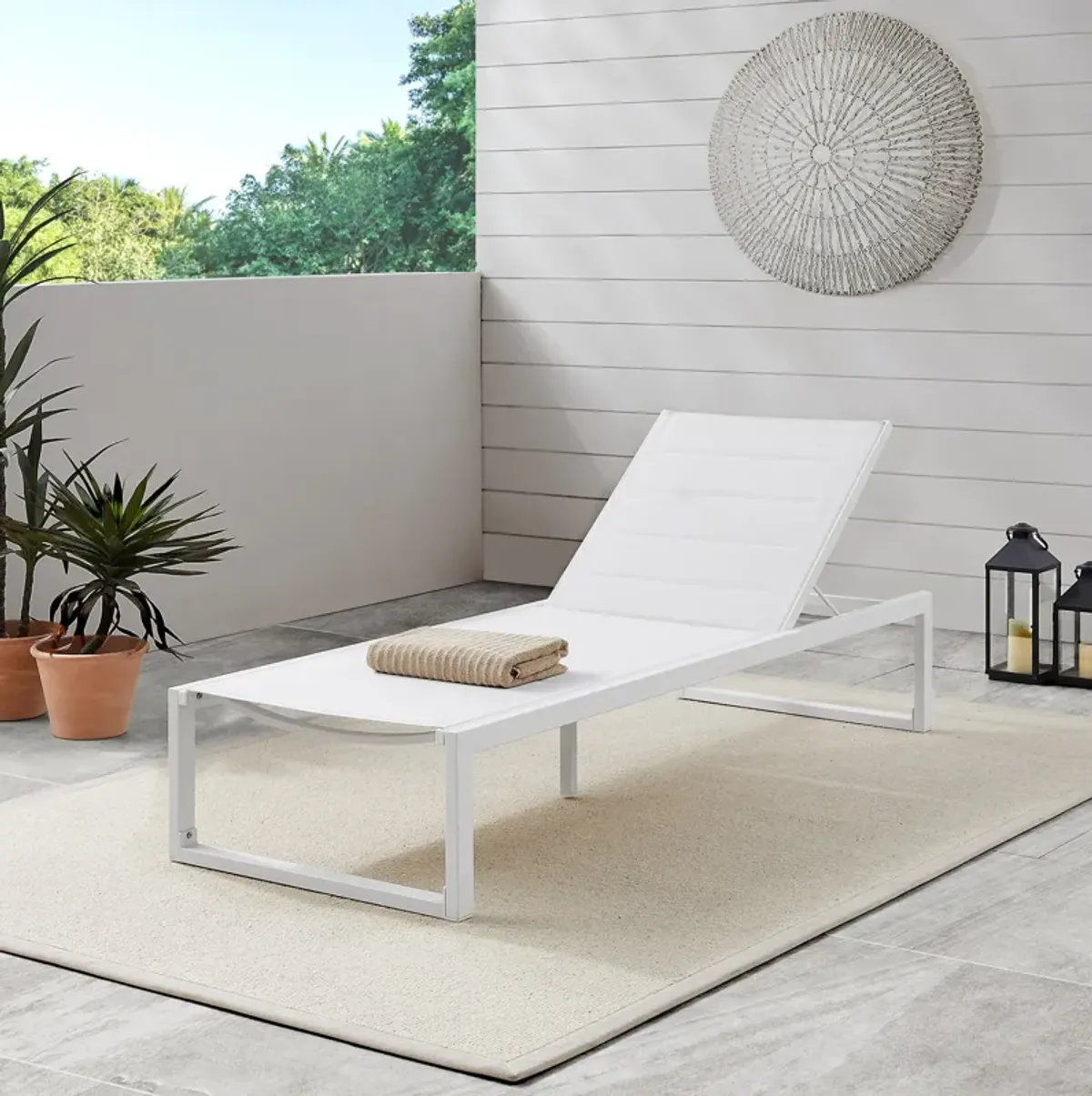 South Hampton Outdoor Chaise Lounge - White