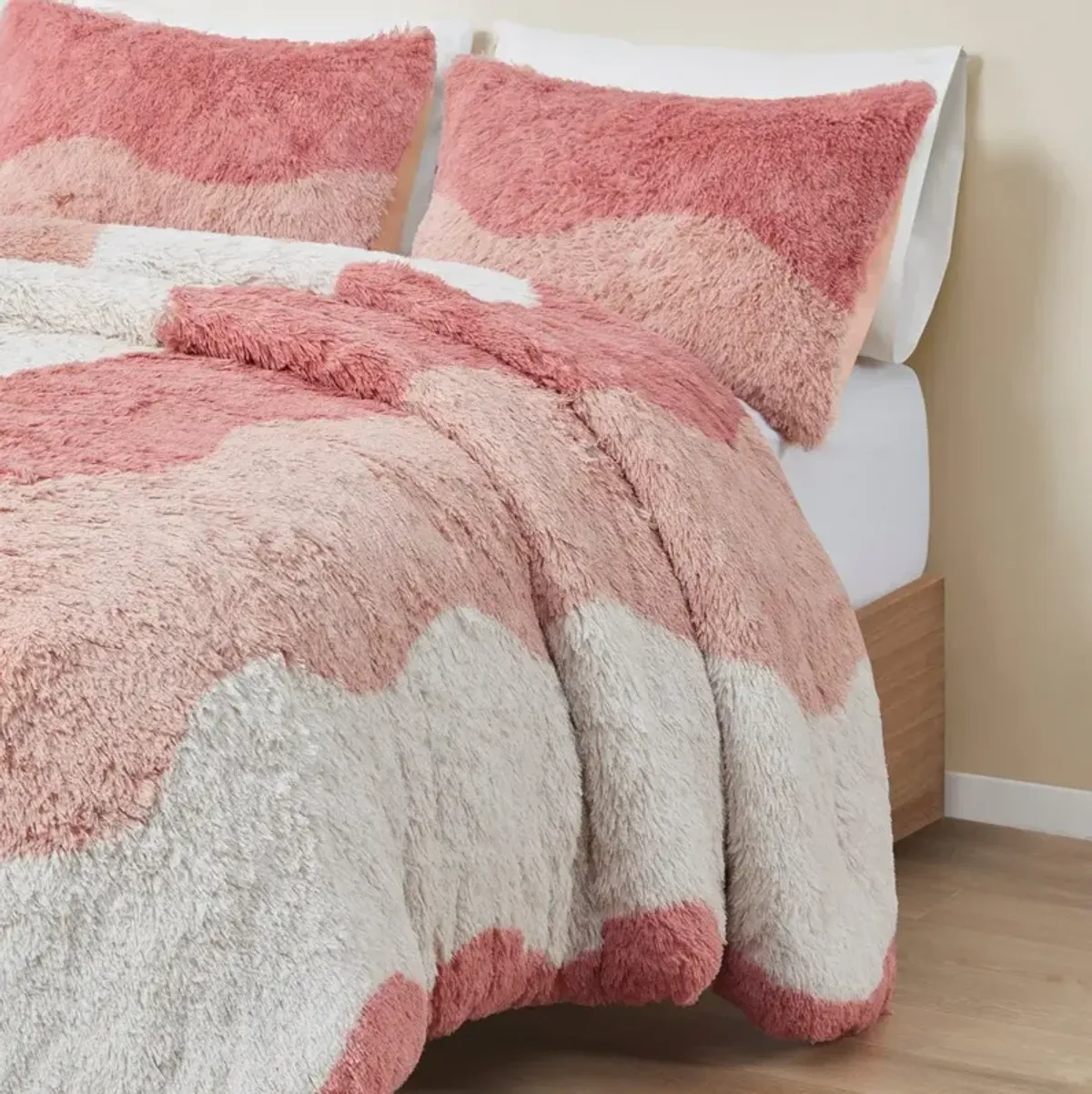 Makenna Full/Queen Faux Fur Comforter Set - Blush Multi