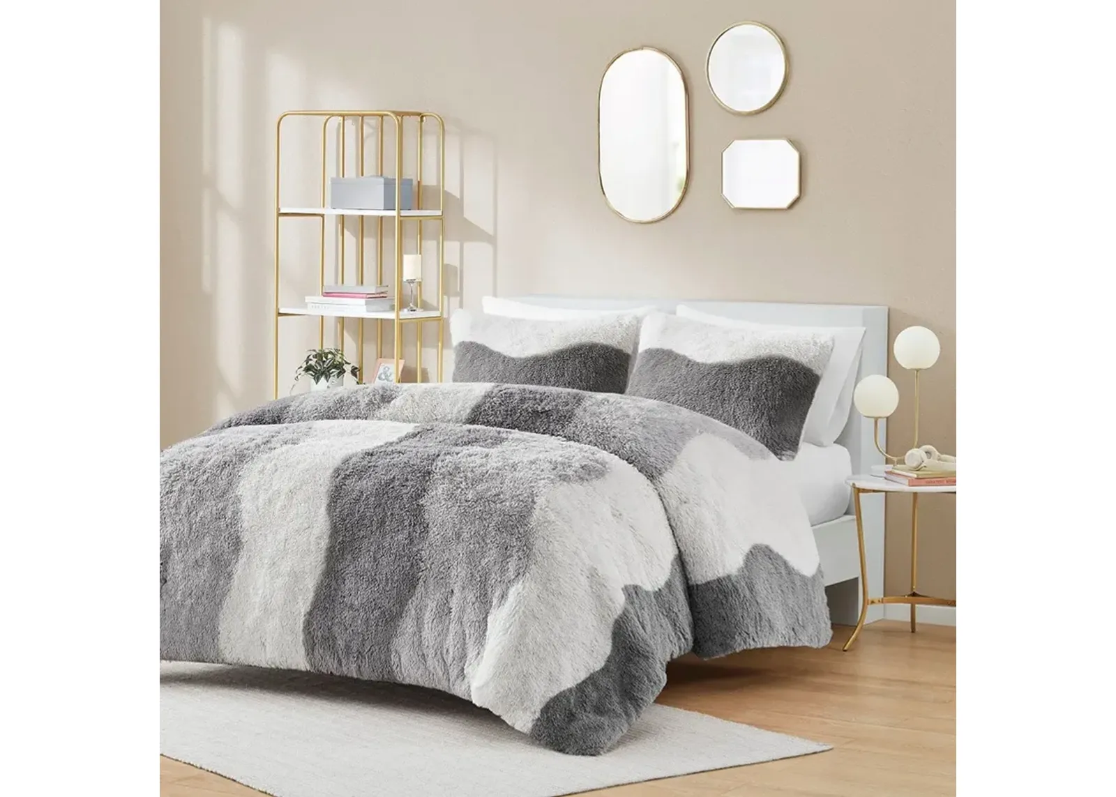 Makenna Full/Queen Faux Fur Comforter Set - Gray