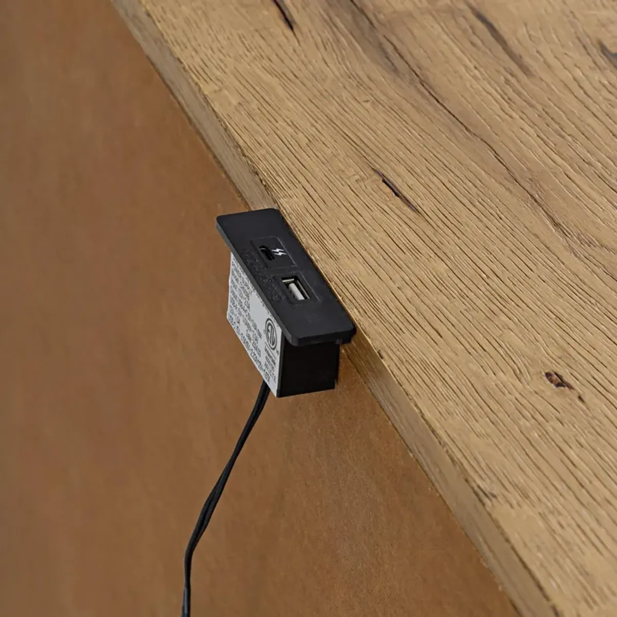 Wyatt 6-Piece Bedroom Set with Dresser, Mirror, and Nightstand - Queen