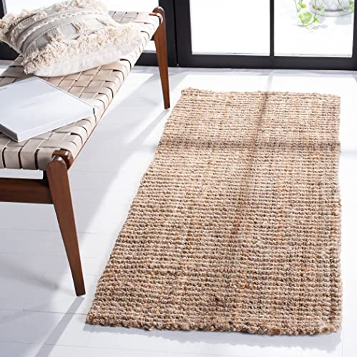 SAFAVIEH Natural Fiber Collection Accent Rug - 2'6" x 4', Natural, Handmade Chunky Textured Jute 0.75-inch Thick, Ideal for High Traffic Areas in Entryway, Living Room, Bedroom (NF447A)