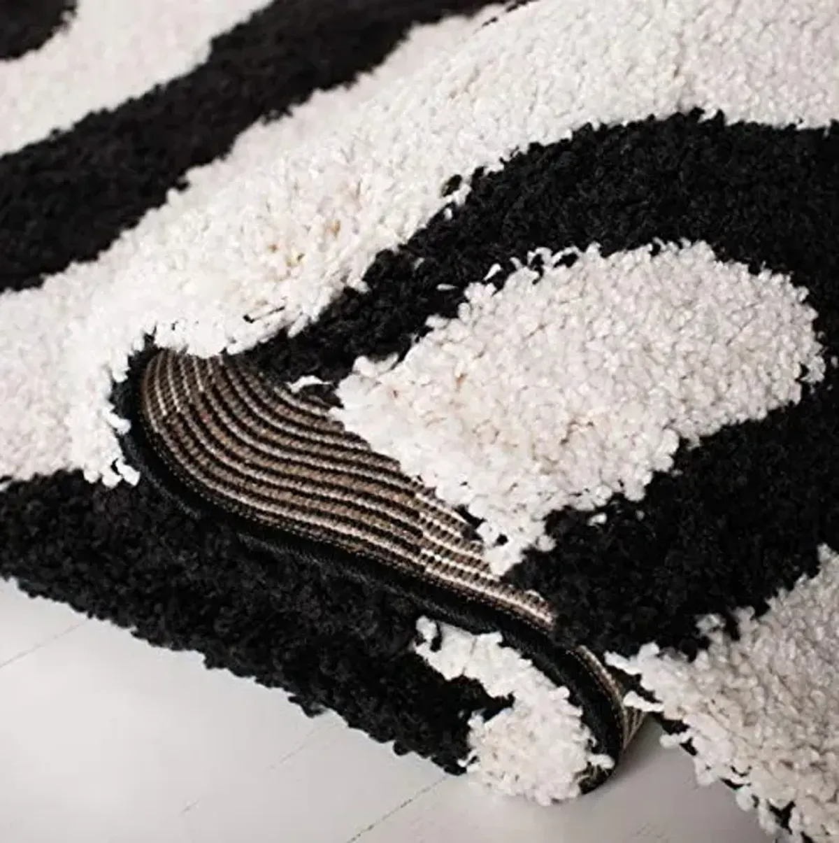 SAFAVIEH Florida Shag Collection Accent Rug - 4' x 6', Ivory & Black, Zebra Design, Non-Shedding & Easy Care, 1.2-inch Thick Ideal for High Traffic Areas in Foyer, Living Room, Bedroom (SG452-1290)