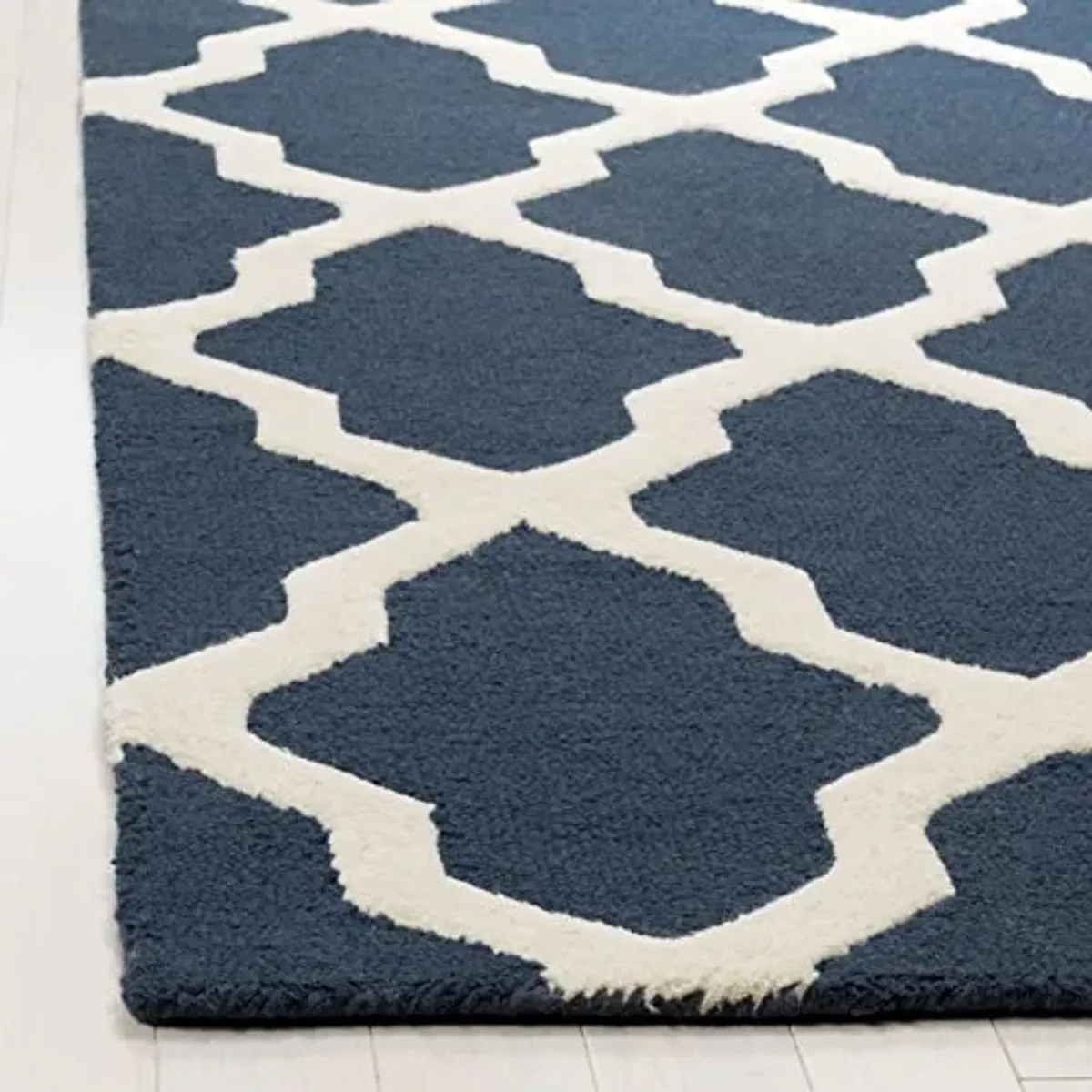 SAFAVIEH Cambridge Collection Runner Rug - 2'6" x 12', Navy Blue & Ivory, Handmade Trellis Wool, Ideal for High Traffic Areas in Living Room, Bedroom (CAM121G)