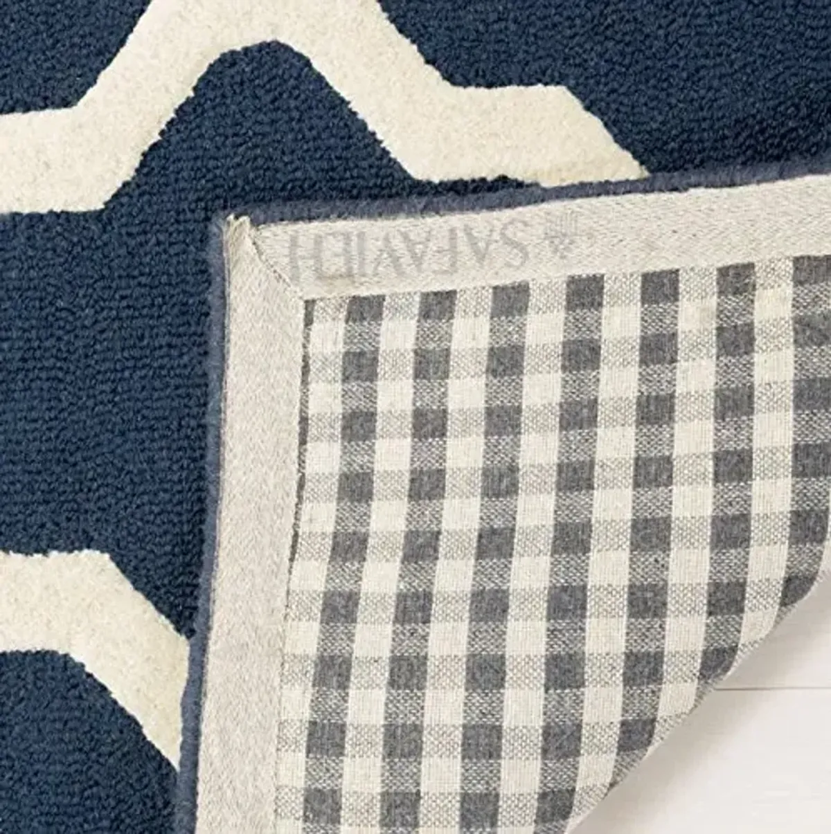 SAFAVIEH Cambridge Collection Runner Rug - 2'6" x 12', Navy Blue & Ivory, Handmade Trellis Wool, Ideal for High Traffic Areas in Living Room, Bedroom (CAM121G)