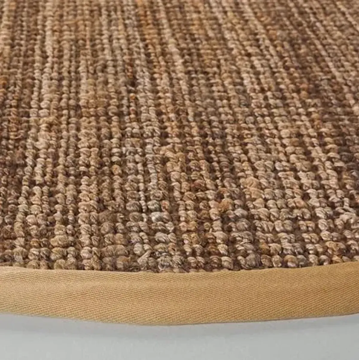 SAFAVIEH Area Rug 7' Round - Natural Fiber Collection - Natural Brown, Handmade Jute, Farmhouse Style, Chunky Textured Thick Pile (NF747A)