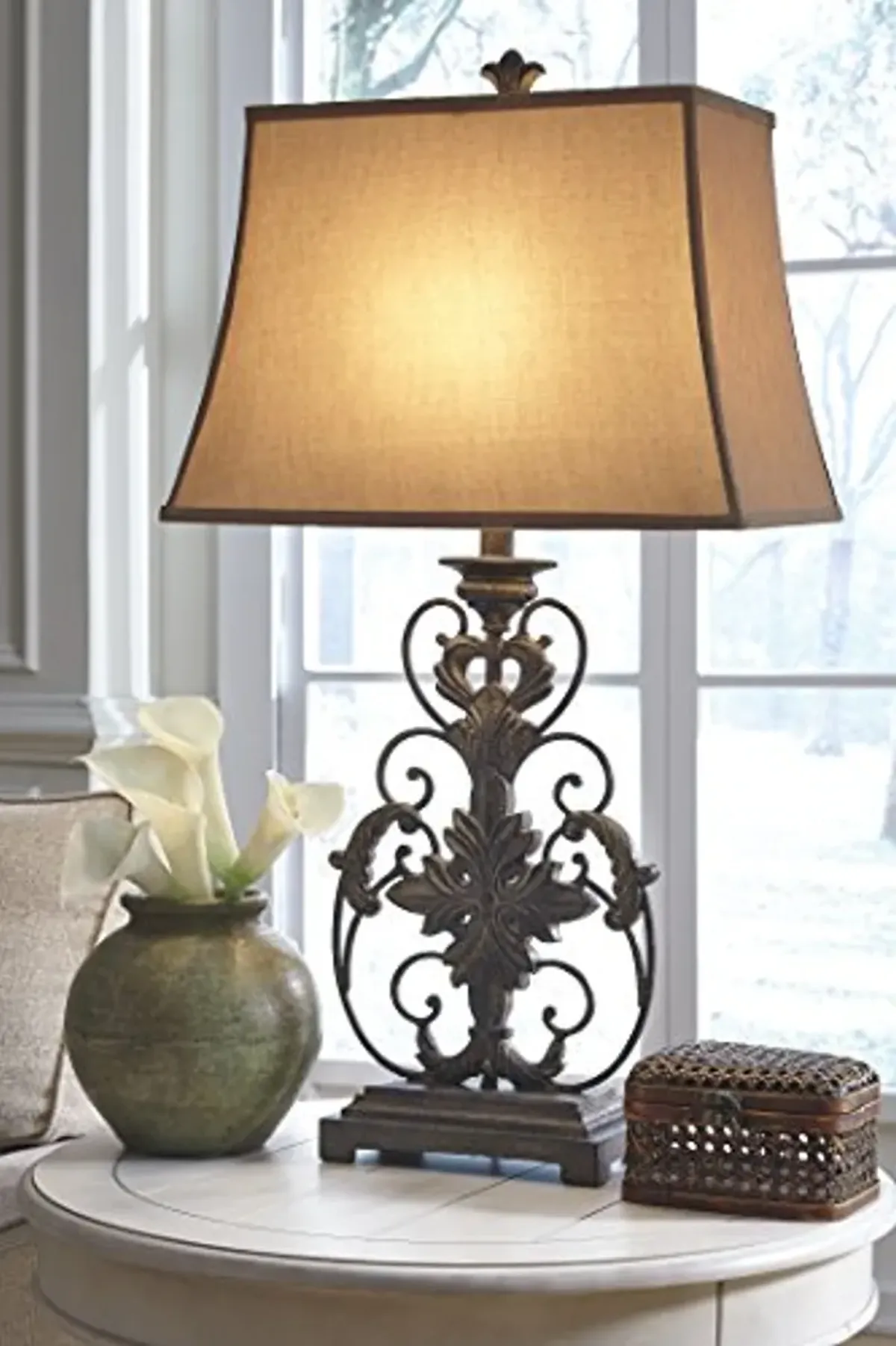 Signature Design by Ashley Sallee Traditional 33.5" 3 Way Switch Single Table Lamp, Brown