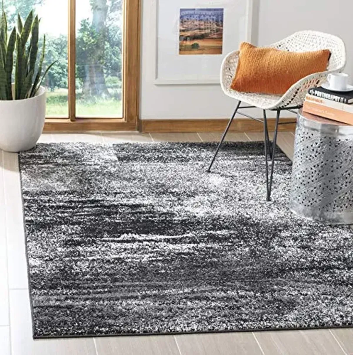 SAFAVIEH Adirondack Collection Accent Rug - 4' x 6', Silver & Black, Modern Abstract Design, Non-Shedding & Easy Care, Ideal for High Traffic Areas in Entryway, Living Room, Bedroom (ADR112A)
