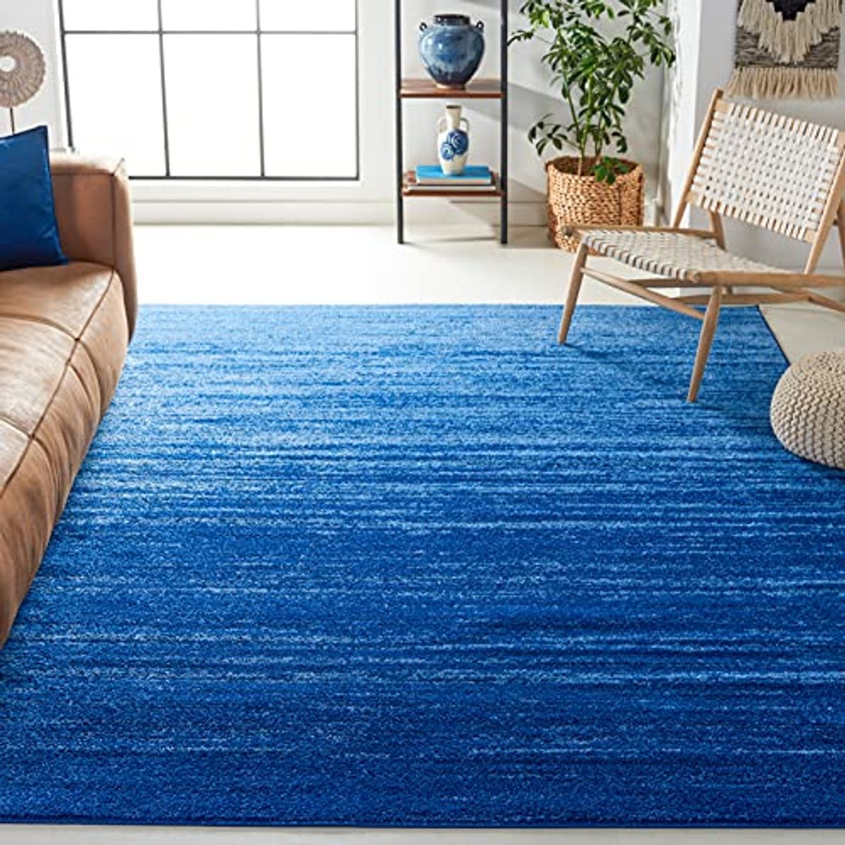 SAFAVIEH Adirondack Collection Area Rug - 6' x 9', Light Blue & Dark Blue, Modern Ombre Design, Non-Shedding & Easy Care, Ideal for High Traffic Areas in Living Room, Bedroom (ADR113F)