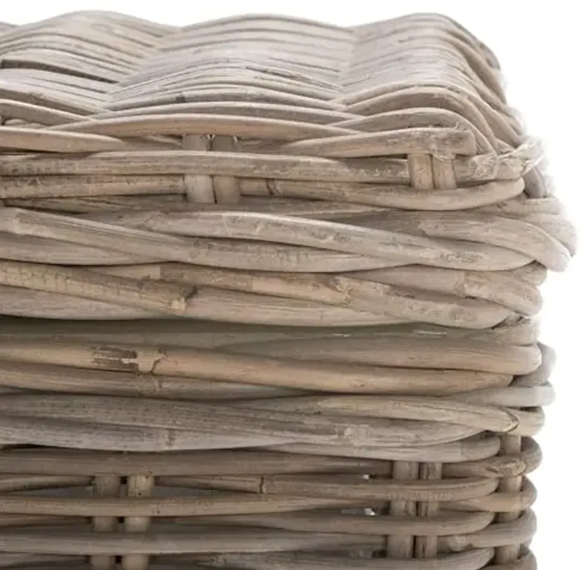 SAFAVIEH Home Collection – Caius Natural Wicker Storage Bench, Rustic Rattan Bench with Hinged Lid for Bedroom or Entryway, Fully Assembled (SEA7017A)