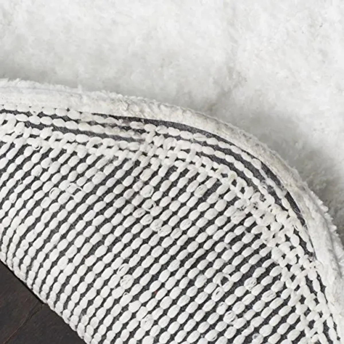 SAFAVIEH Sheep Shag Collection 2'6" x 4' Ivory SSG101B Handmade 1-inch Thick Accent Rug