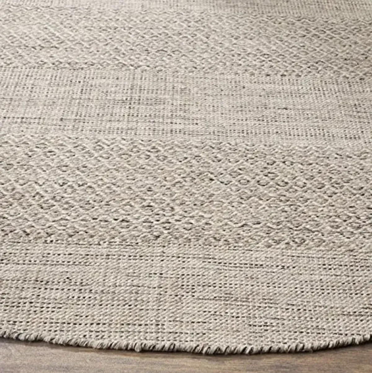 SAFAVIEH Montauk Collection Area Rug - 6' Round, Ivory & Steel Grey, Handmade Flat Weave Boho Farmhouse Cotton Tassel Fringe, Ideal for High Traffic Areas in Living Room, Bedroom (MTK330M)