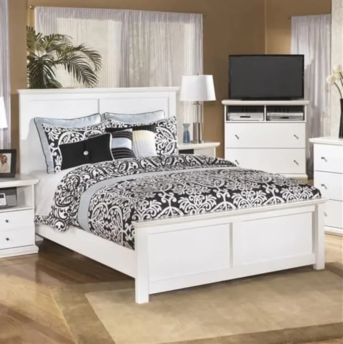 Ashley Furniture Bostwick Shoals Wood Queen Panel Bed in White