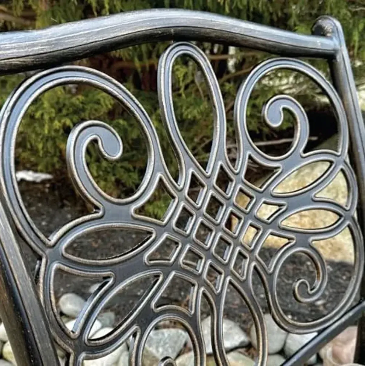 Hanover Traditions 7-Piece Patio Dining Set with 60" Round Cast-Top Table and Swivel Rockers with Blue Cushions, Patio Dining Set for 6, Premium Weather Resistant Outdoor Dining Set