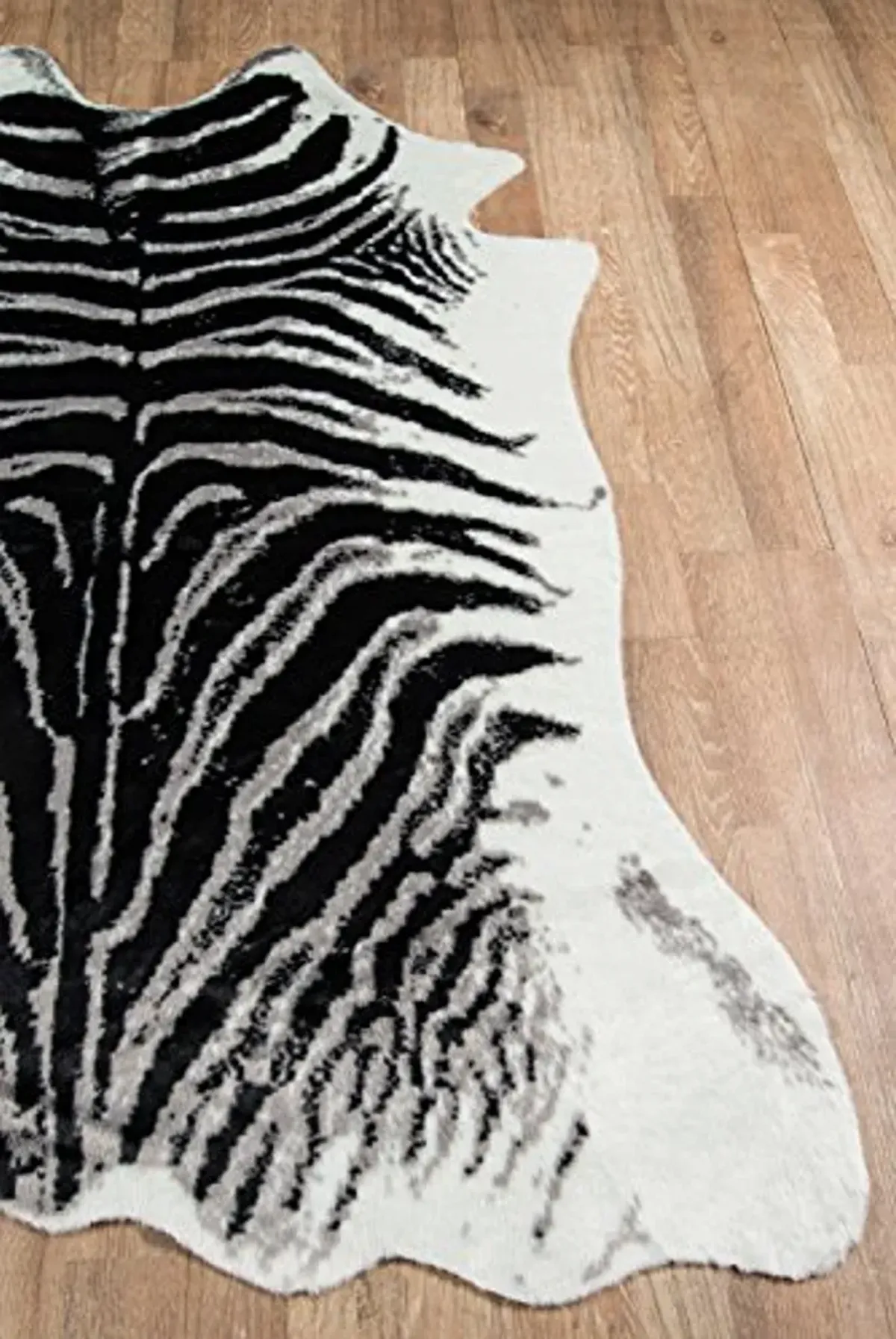 Erin Gates by Momeni Acadia Zebra Black Faux Hide Area Rug 5'3" X 7'10"