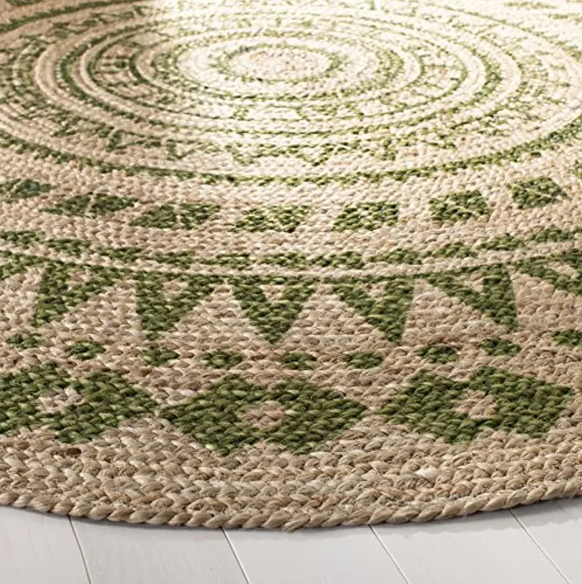 SAFAVIEH Natural Fiber Round Collection 5' Round Green NF802G Handmade Boho Mandala Braided Jute Area Rug