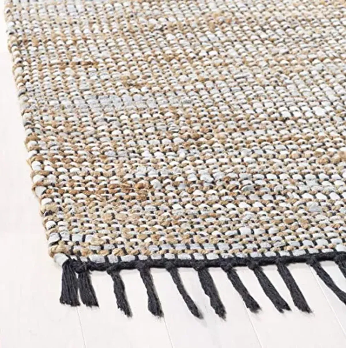 SAFAVIEH Vintage Leather Collection Area Rug - 5' x 8', Silver, Handmade Boho Fringe Leather & Jute, Ideal for High Traffic Areas in Living Room, Bedroom (VTL203G)