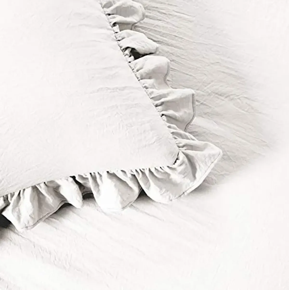 Lush Decor Ruffle Skirt Bedspread Set - 3 Piece Luxurious Farmhouse Bedding Set - Elegant, Charming Ruffle Detail - Timeless Style & Classic Design - Soft and Lightweight - Queen, White