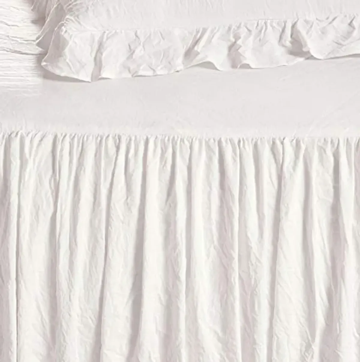 Lush Decor Ruffle Skirt Bedspread Set - 3 Piece Luxurious Farmhouse Bedding Set - Elegant, Charming Ruffle Detail - Timeless Style & Classic Design - Soft and Lightweight - Queen, White