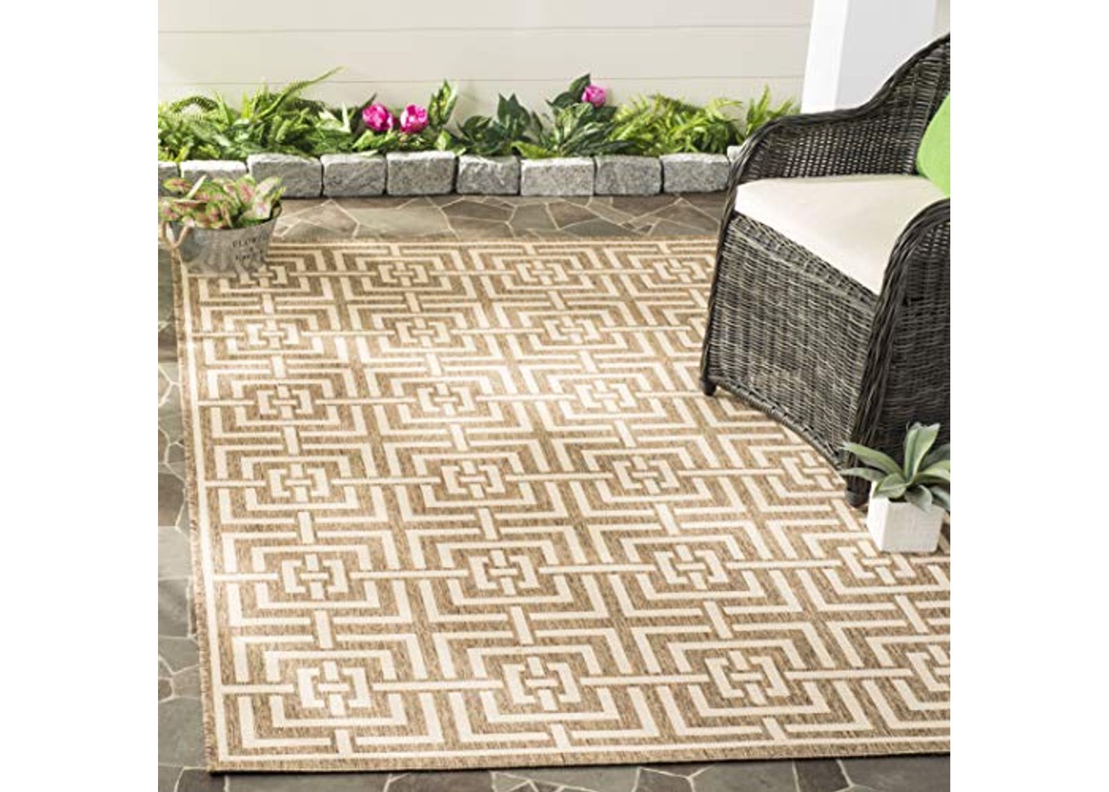 SAFAVIEH Beach House Collection 4' x 6' Beige/Cream BHS128D Geometric Indoor/ Outdoor Non-Shedding Easy Cleaning Patio Backyard Porch Deck Mudroom Accent Rug