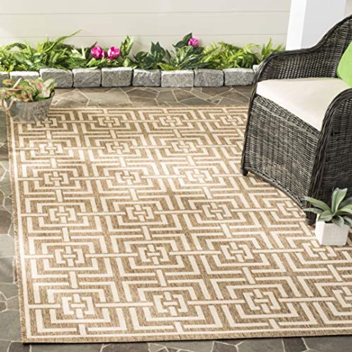 SAFAVIEH Beach House Collection 4' x 6' Beige/Cream BHS128D Geometric Indoor/ Outdoor Non-Shedding Easy Cleaning Patio Backyard Porch Deck Mudroom Accent Rug