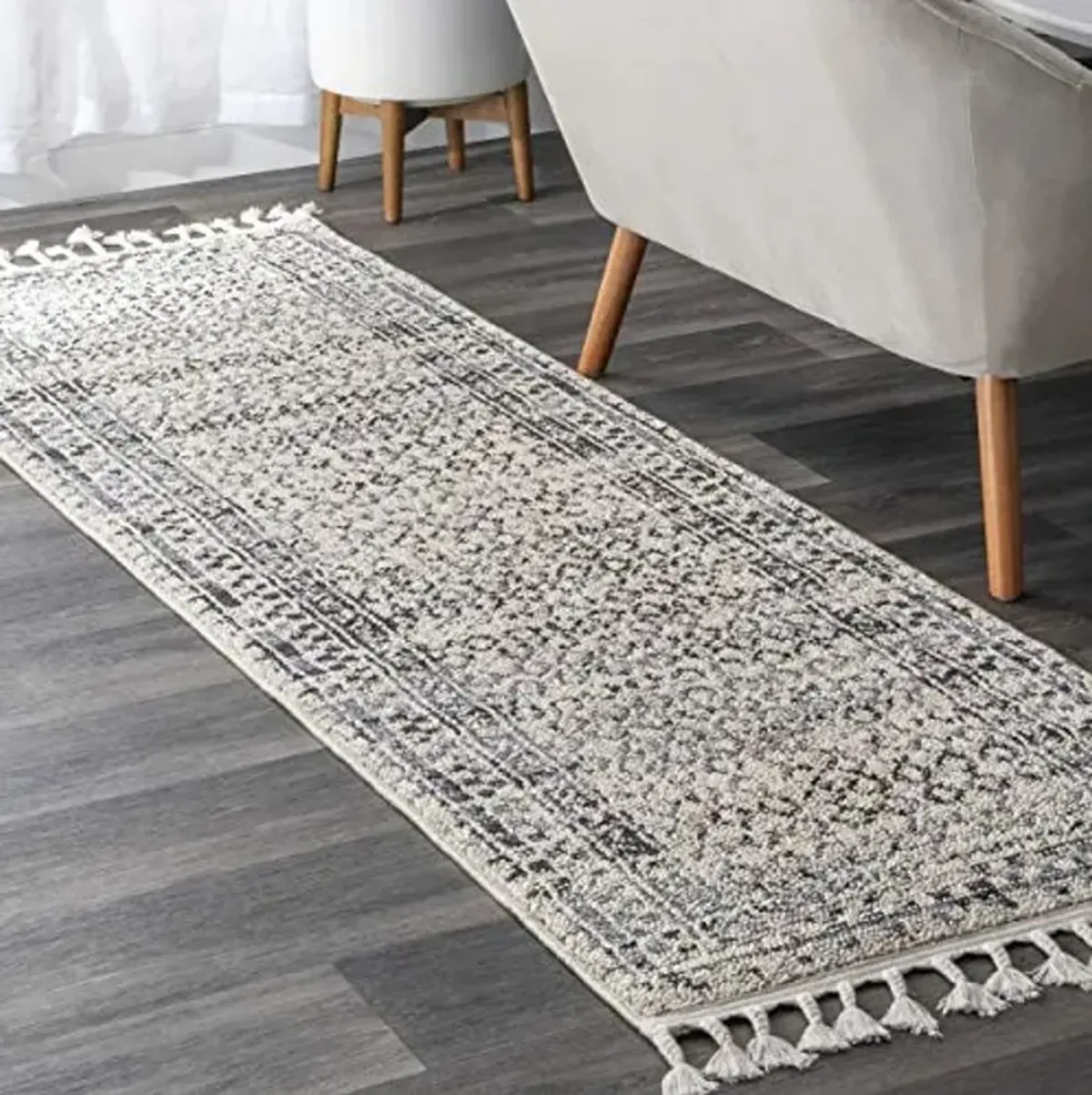 nuLOOM Claudia Diamond Tassel Runner Rug, 2' 6" x 6', Ivory