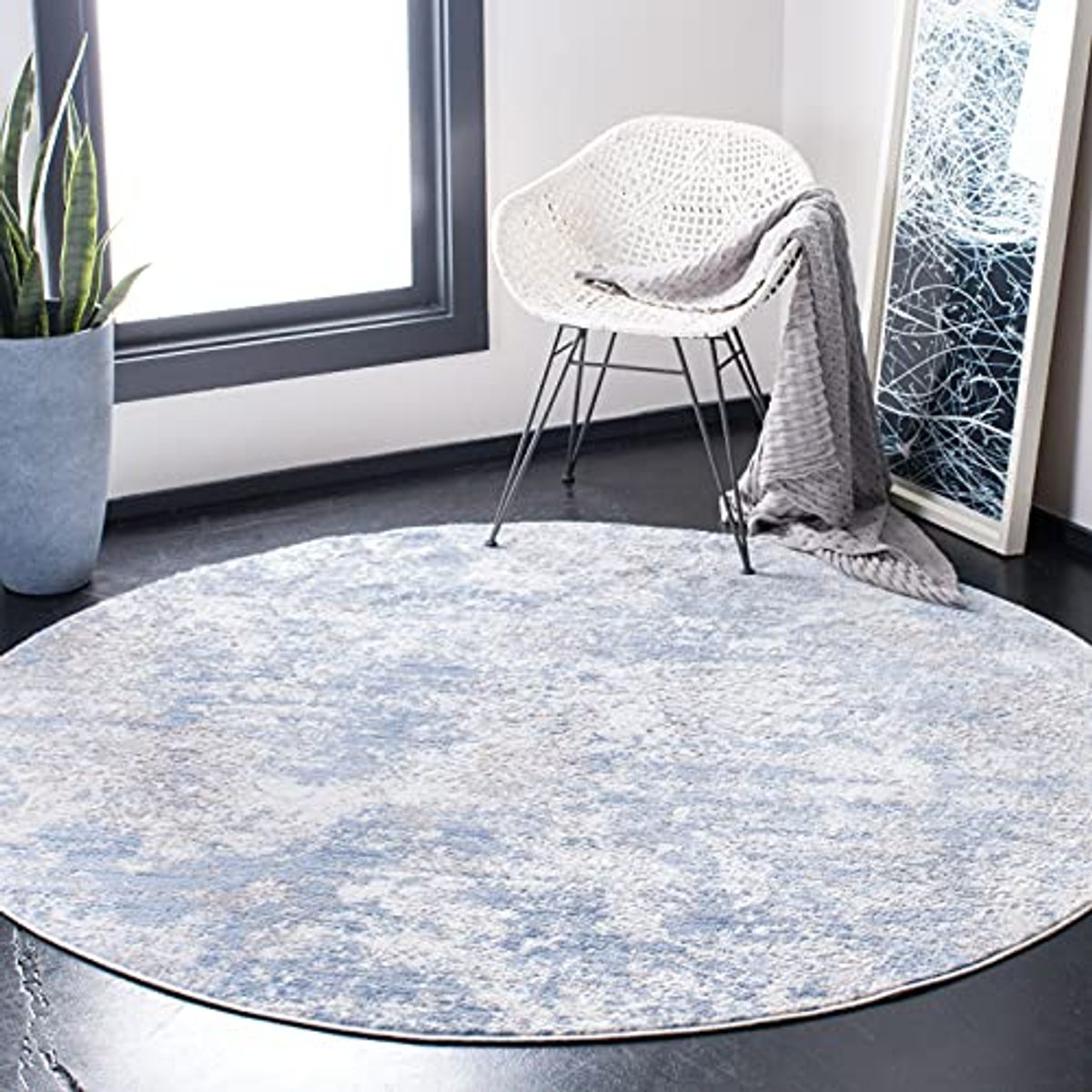 SAFAVIEH Amelia Collection 5' Round Grey/Blue ALA705F Modern Abstract Non-Shedding Dining Room Entryway Foyer Living Room Bedroom Area Rug