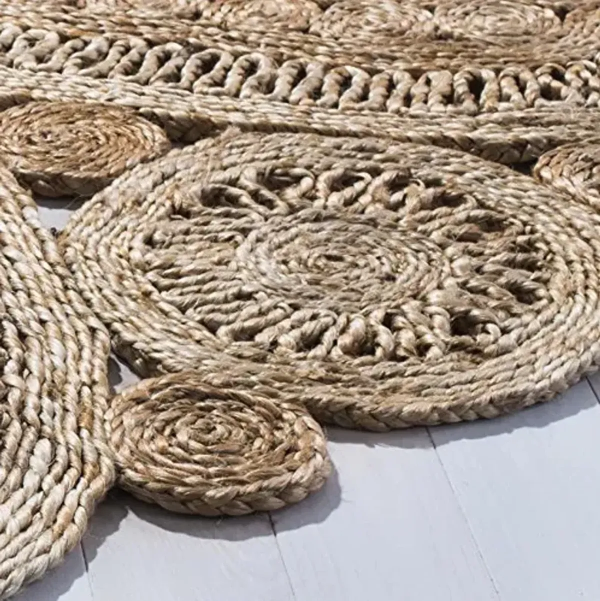 SAFAVIEH Area Rug 8' Round - Natural Fiber Collection - Natural Brown, Handmade Jute, Decorative Boho Floral Design (NF360A)