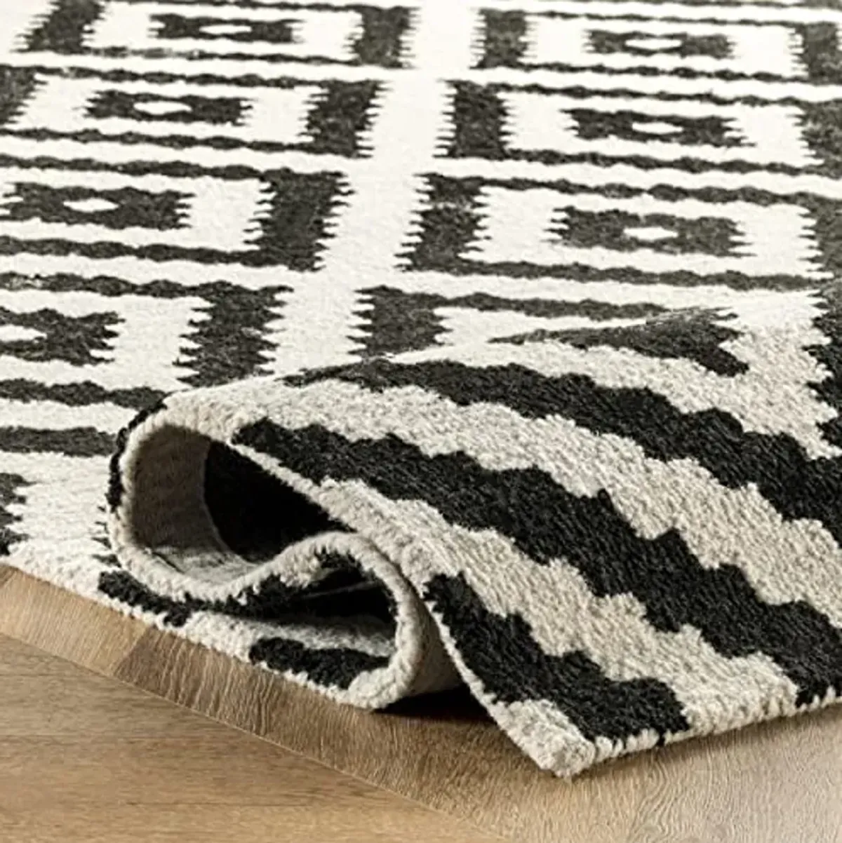 nuLOOM Kellee Hand Tufted Geometric Wool Runner Rug, 2' 6" x 6', Black