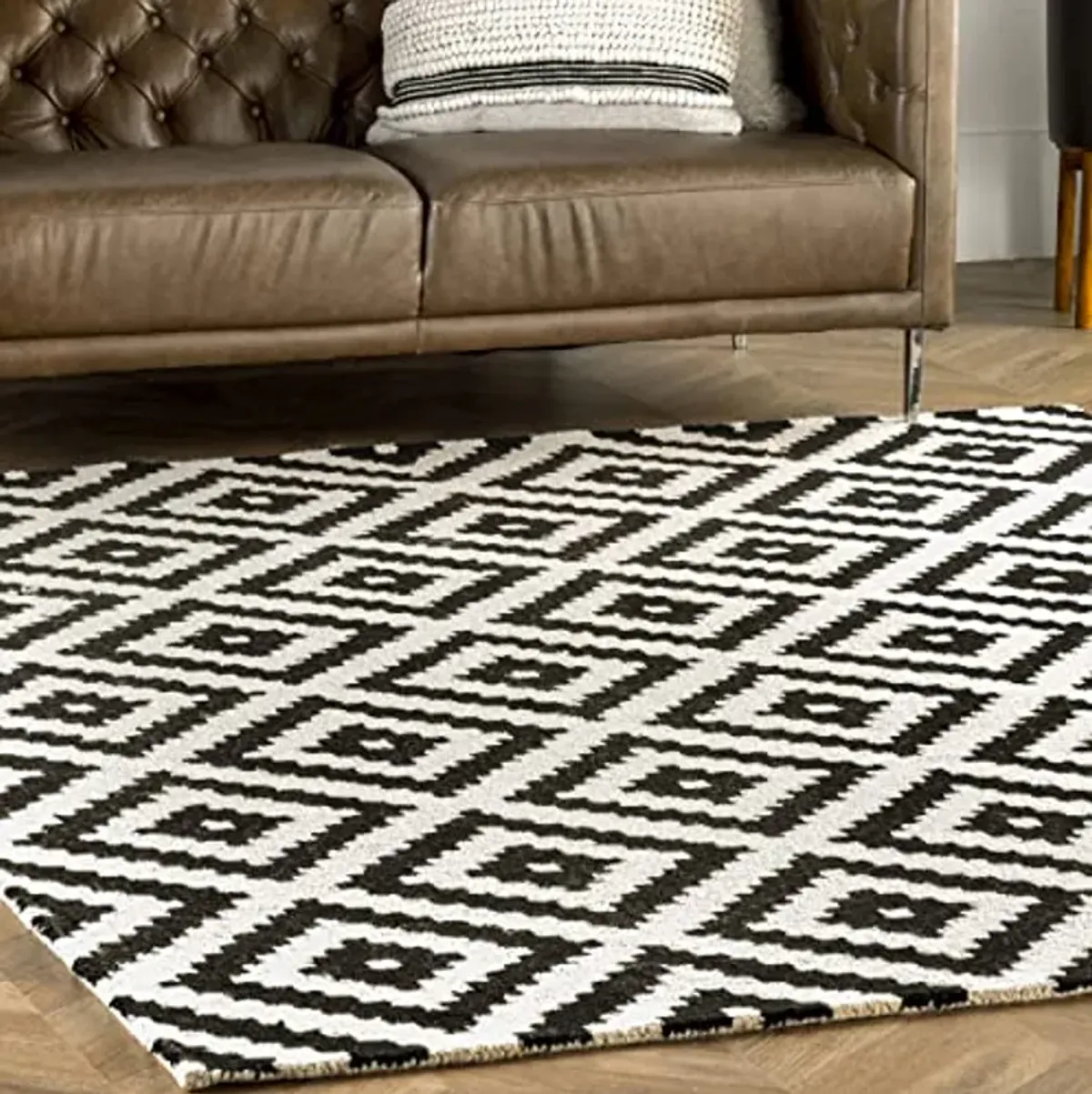 nuLOOM Kellee Hand Tufted Geometric Wool Runner Rug, 2' 6" x 6', Black