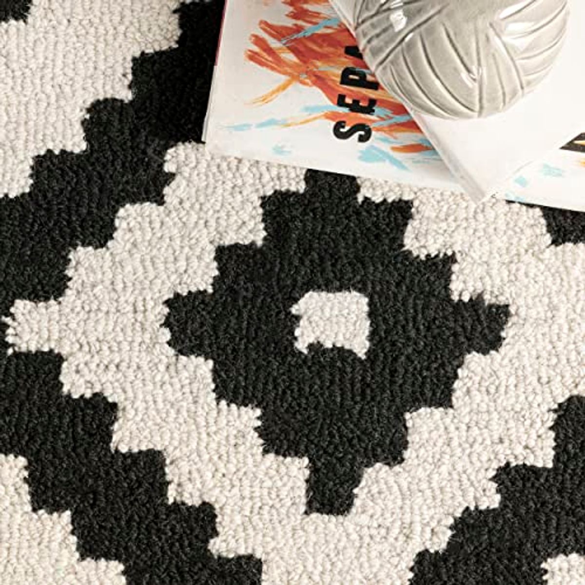 nuLOOM Kellee Hand Tufted Geometric Wool Runner Rug, 2' 6" x 6', Black